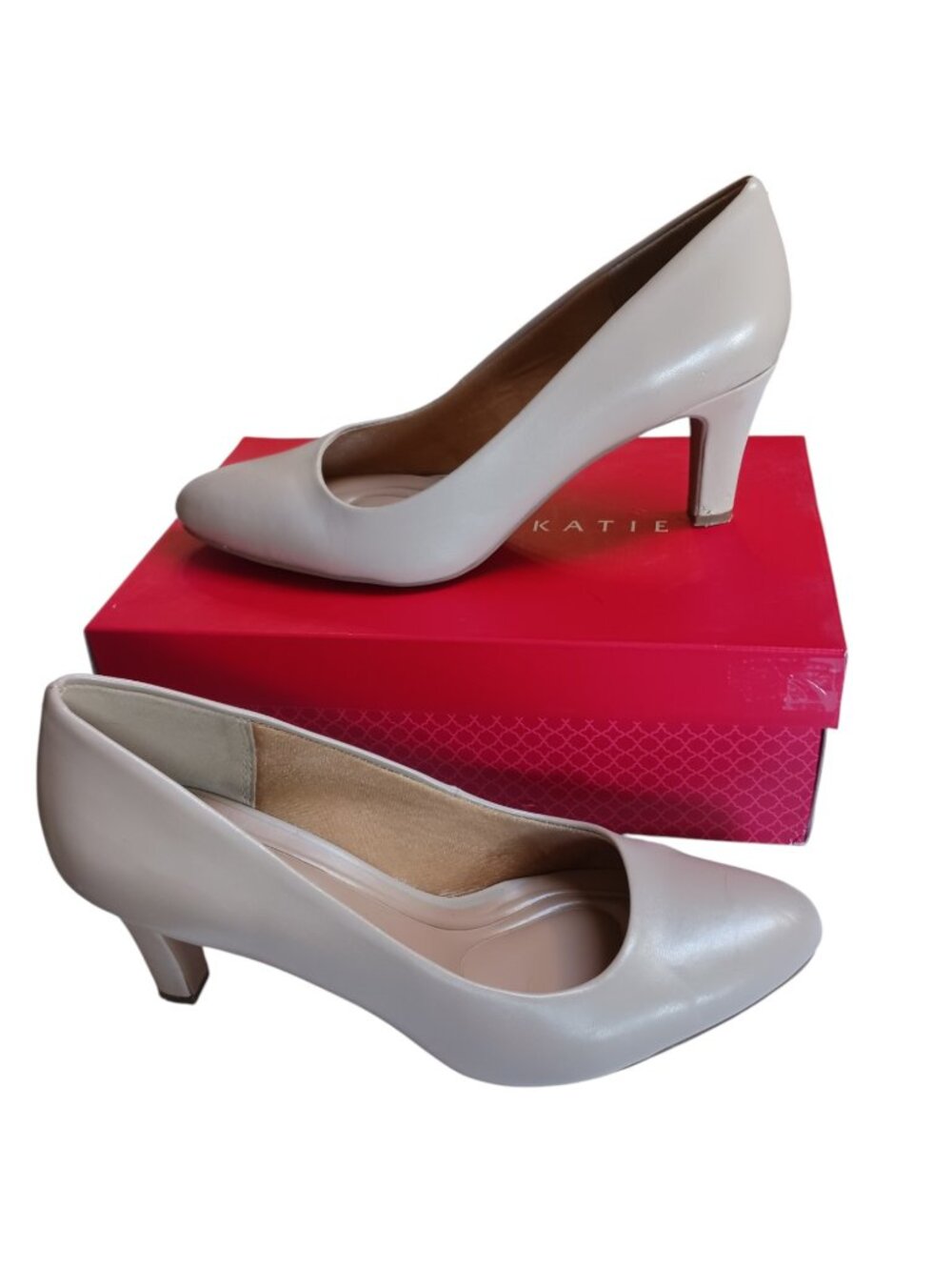 Kelly & Katie Genna Taupe Pointed Toe Pumps - Size 8.5